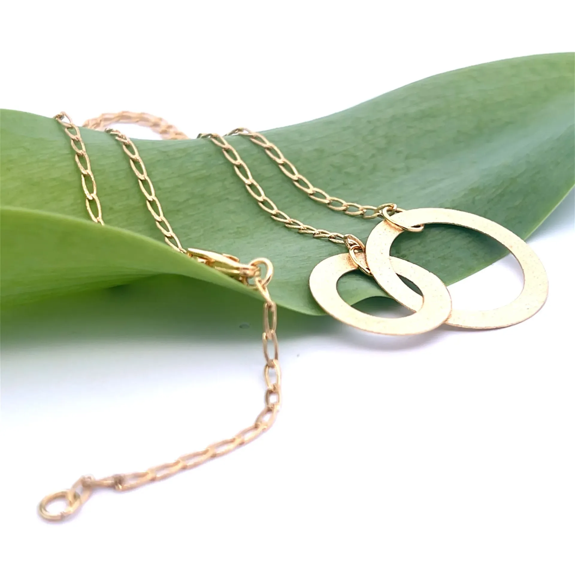 Gloria Round Necklace